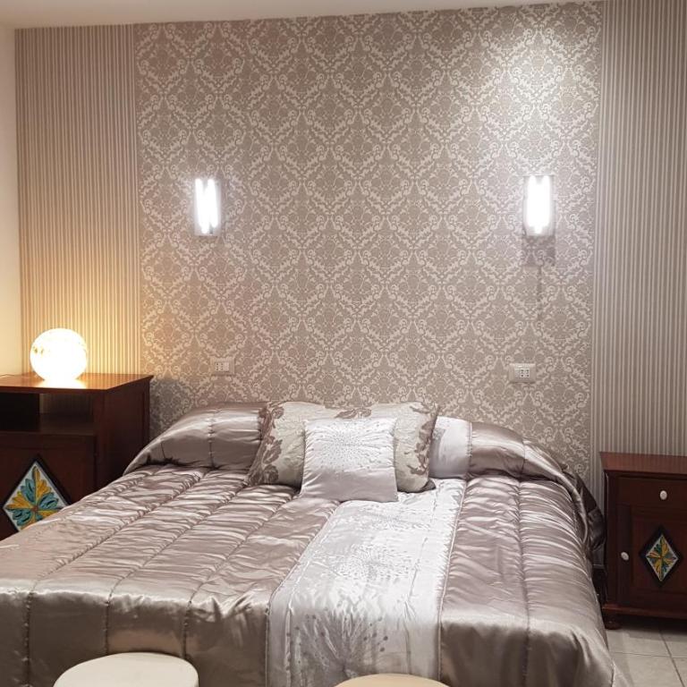 Hotel Sangiuliano 132 centro storico Catania - Superior Double or Twin Room with Patio - 5
