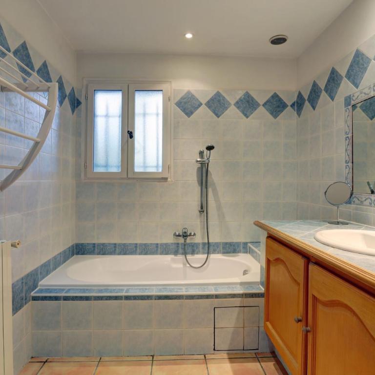 villa de charme, 8 pers, climatisée, piscine chauffée, calme garanti - Villa - 24