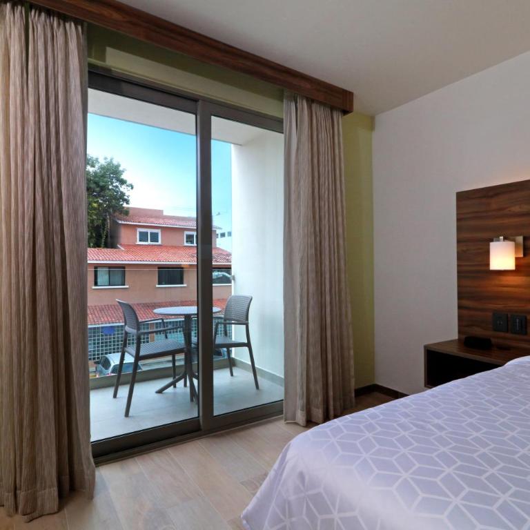 Holiday Inn Express & Suites - Playa del Carmen by IHG - Standard King Room with Balcony - 6