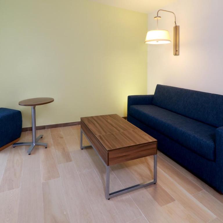 Holiday Inn Express & Suites - Playa del Carmen by IHG - King Suite - 7