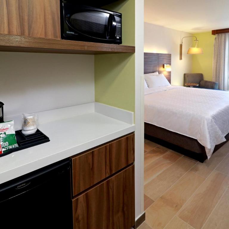 Holiday Inn Express & Suites - Playa del Carmen by IHG - Standard King Room - 8