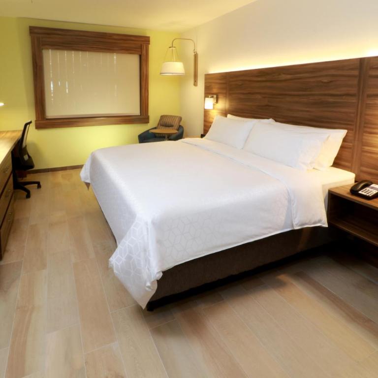 Holiday Inn Express & Suites - Playa del Carmen by IHG - Standard King Room - 6