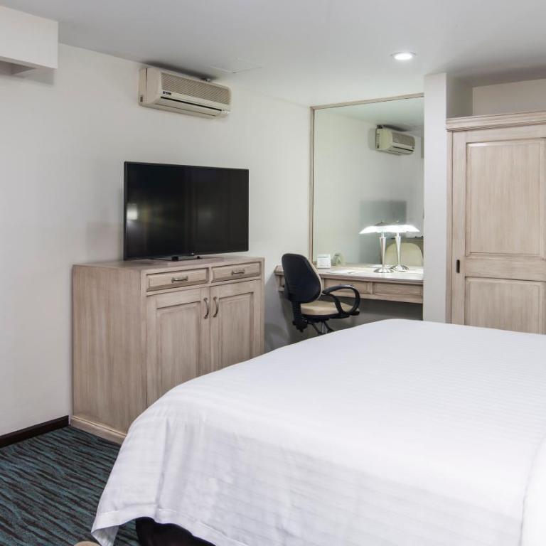 Holiday Inn & Suites Mexico Zona Reforma by IHG - King Suite - 9