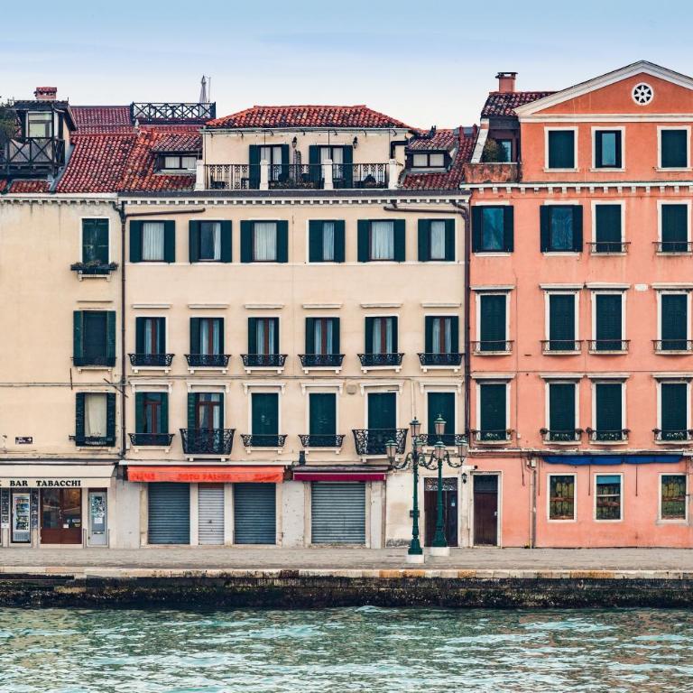 A Tribute To Music Residenza - Camera Tripla Familiare con Vista Canale - 1