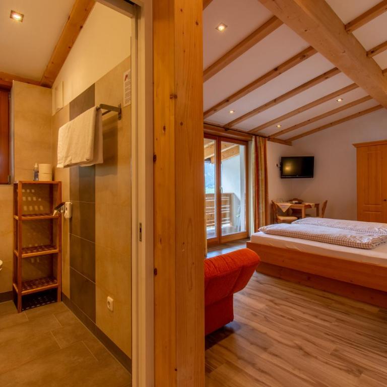 Pension Noella - Familienzimmer (2 Erwachsene + 1 Kind) - 6