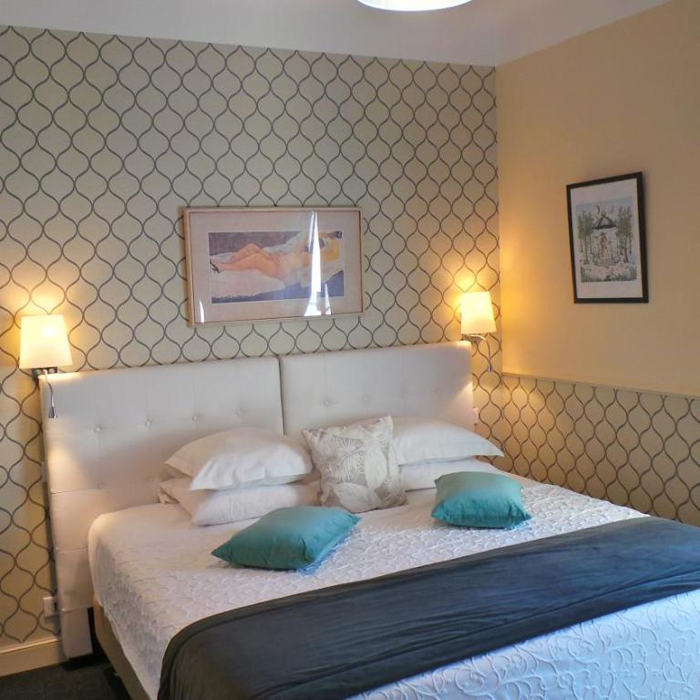 Hotel Relais Du Postillon - Chambre Double Confort - Vue sur Court - 1