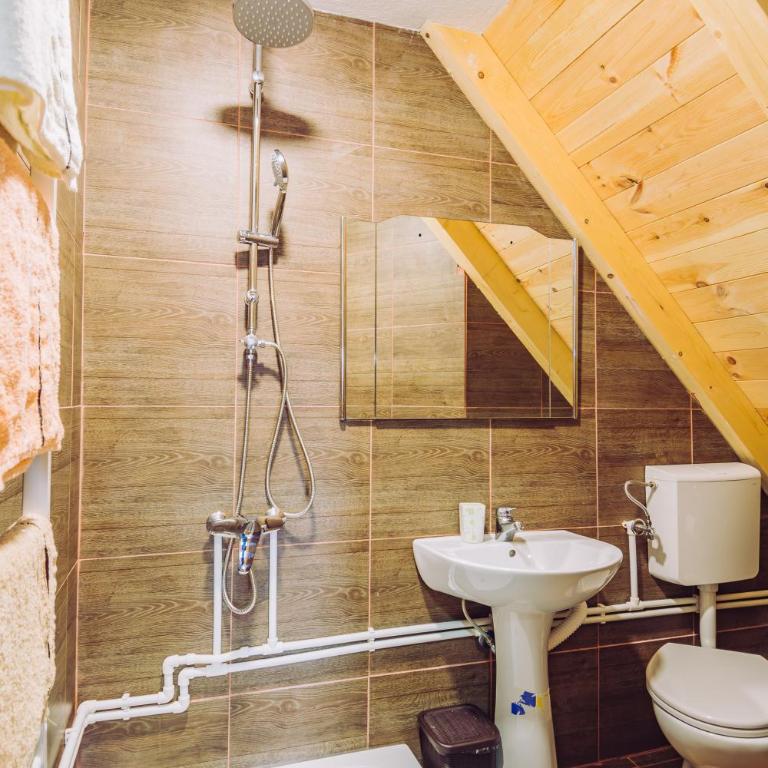 Original Wooden Lodge SG - Three-Bedroom House - 23