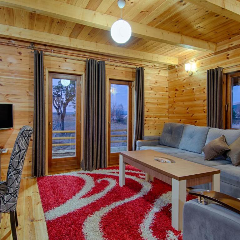 Original Wooden Lodge SG - Three-Bedroom House - 6