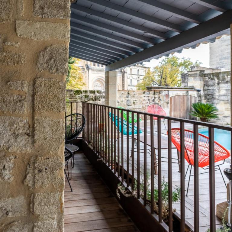 Boutique Hôtel Entraigues - Suite Familiale Deluxe avec Terrasse Côté Piscine - 1