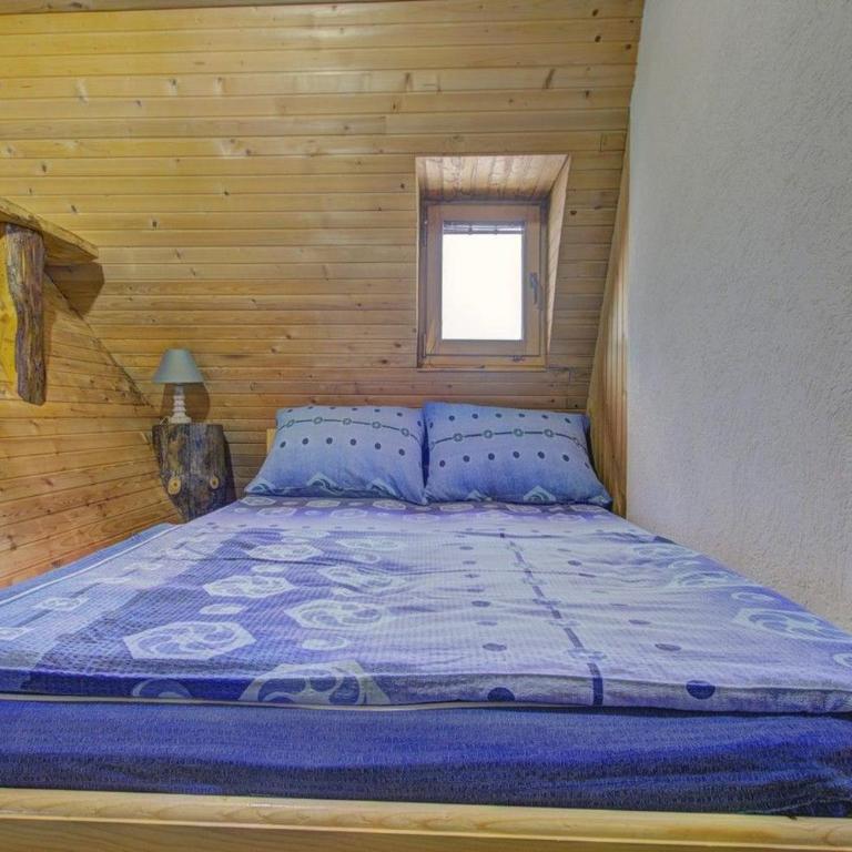 Apartments Dobro - Three-Bedroom Apartment - 8