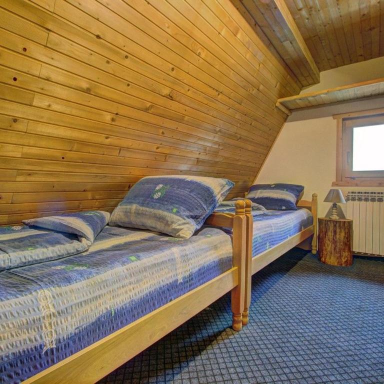 Apartments Dobro - Three-Bedroom Apartment - 11