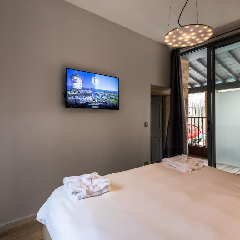 Boutique Hôtel Entraigues - Suite Familiale Deluxe avec Terrasse Côté Piscine - 5