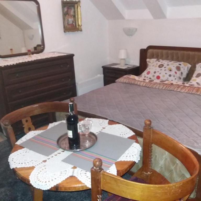 Apartments Beka - Doppelzimmer mit Gemeinschaftsbad - 9