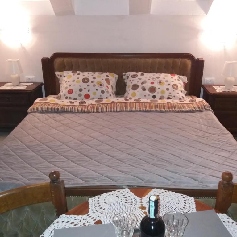 Apartments Beka - Doppelzimmer mit Gemeinschaftsbad - 11
