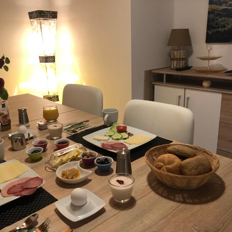 Gästehaus Isler - Zweibettzimmer mit Dusche - 6