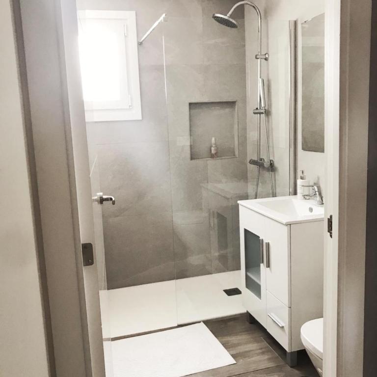 JUST To SLEEP 2 BEDROOMS APARTMENTS - Apartamento Deluxe - 13