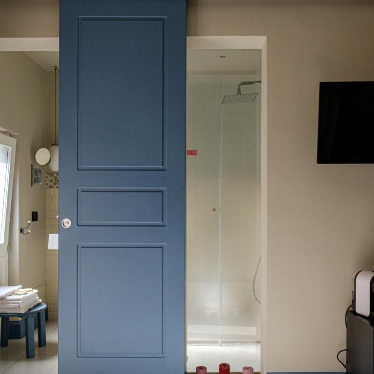 SEKELES Suites - Double Room with Balcony - 9