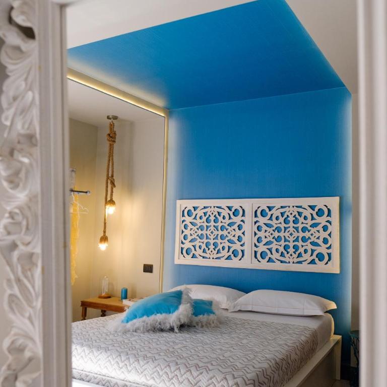 SEKELES Suites - Double Room with Balcony - 11