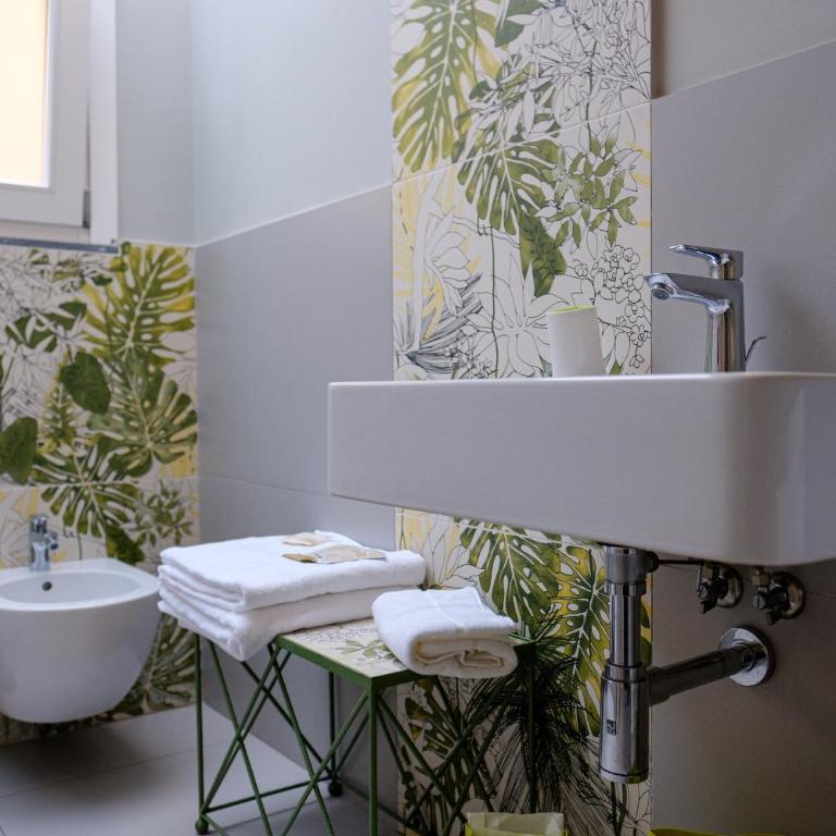 SEKELES Suites - Deluxe King Room - 5