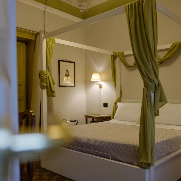 SEKELES Suites - Deluxe King Room - 1