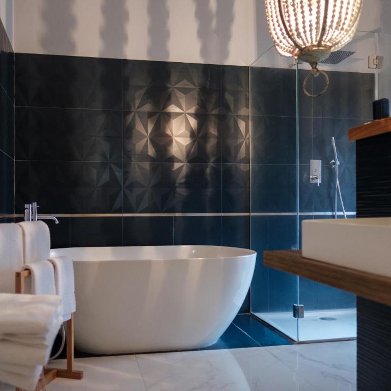 SEKELES Suites - Luxury Quadruple Room - 3