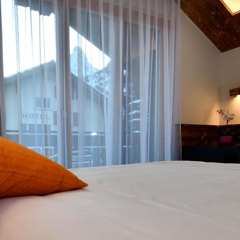 Hotel Elite - Superior Zimmer mit Queensize-Bett und Blick auf das Matterhorn - 7