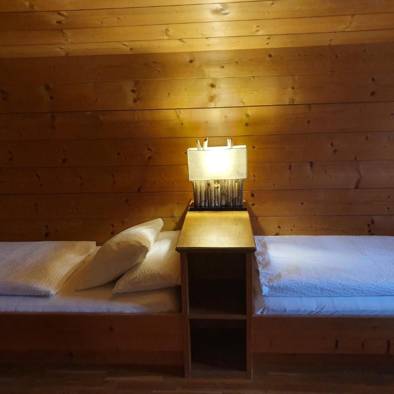 Appartement Pension Bäckenhäusl FERIENWOHNUNGEN Chalets Hütten Komfortzimmer - Comfort Vierbettzimmer - 16