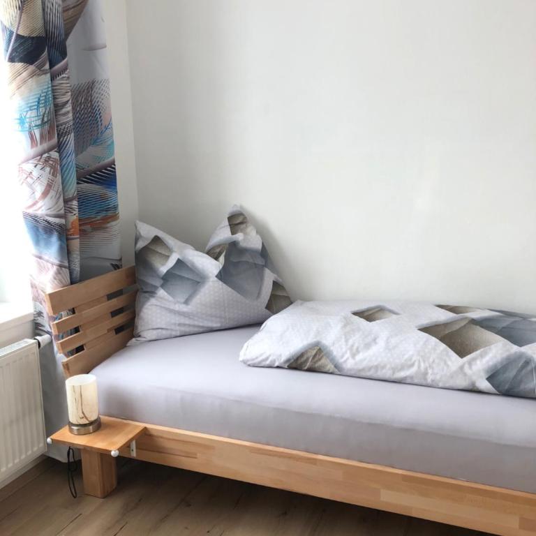 Bike Pension Knausz - Zweibettzimmer mit Bad - 1