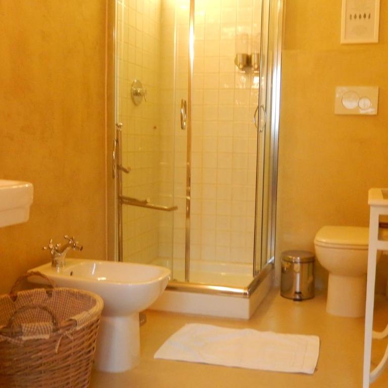 White Lilac Romantic B&B - Adults only - Camera Deluxe con Vista Lago Parziale - 6