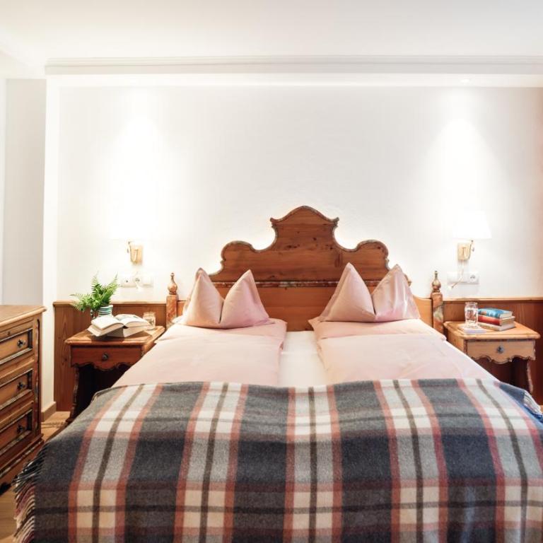 Hotel Lech & Residenz Chesa Rosa - Standard Doppelzimmer mit Balkon Nebengebäude - 9
