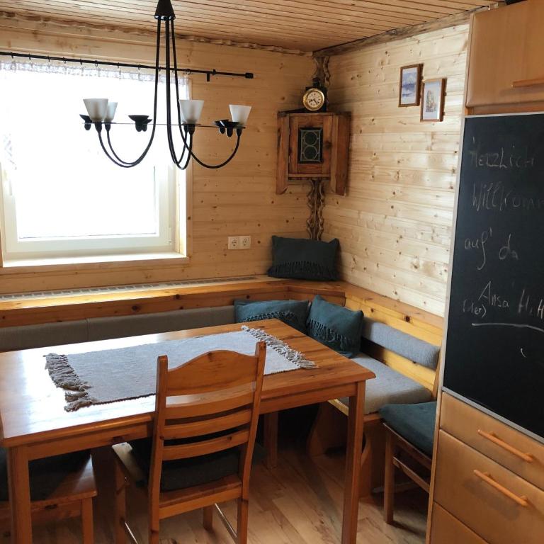 Einser Hütte GesbR - Selbstversorgerhaus für 7 Personen - Haus mit 3 Schlafzimmern - 4
