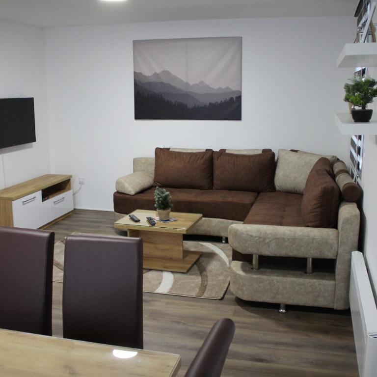 Sunčani breg - Two-Bedroom Apartment - 1