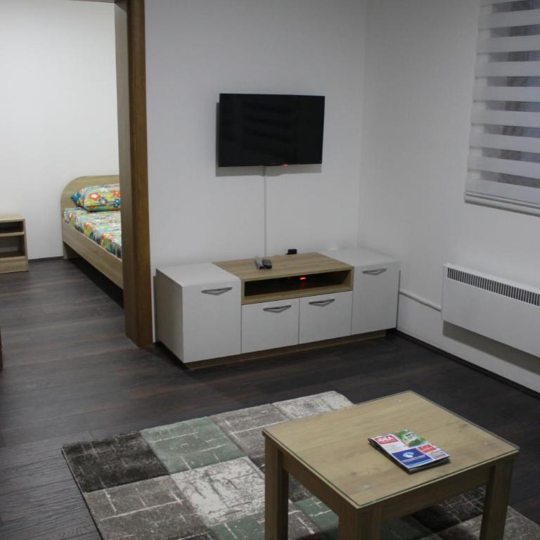 Sunčani breg - Two-Bedroom Apartment - 2