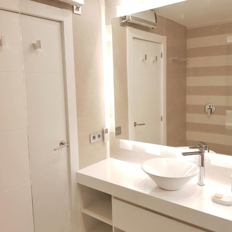 FABULOUS APARTMENT IN FRONT OF SEA & MARINA WITH INCREDIBLE VIEWS - Apartamento de 2 dormitorios - 27