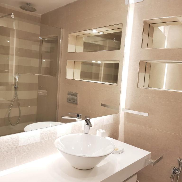 FABULOUS APARTMENT IN FRONT OF SEA & MARINA WITH INCREDIBLE VIEWS - Apartamento de 2 dormitorios - 26
