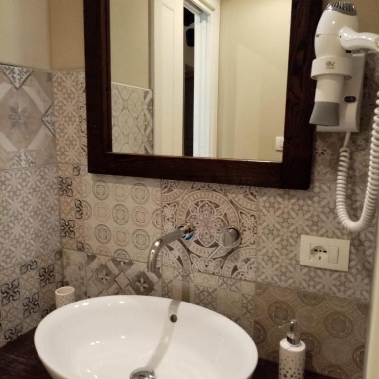 Casa D'amore - Family Room with Private Bathroom - 8