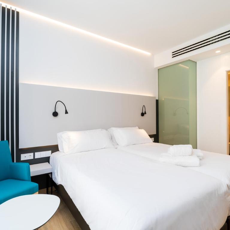 Dormos Hotel - Habitación Doble Deluxe con balcón - 1 o 2 camas - 3