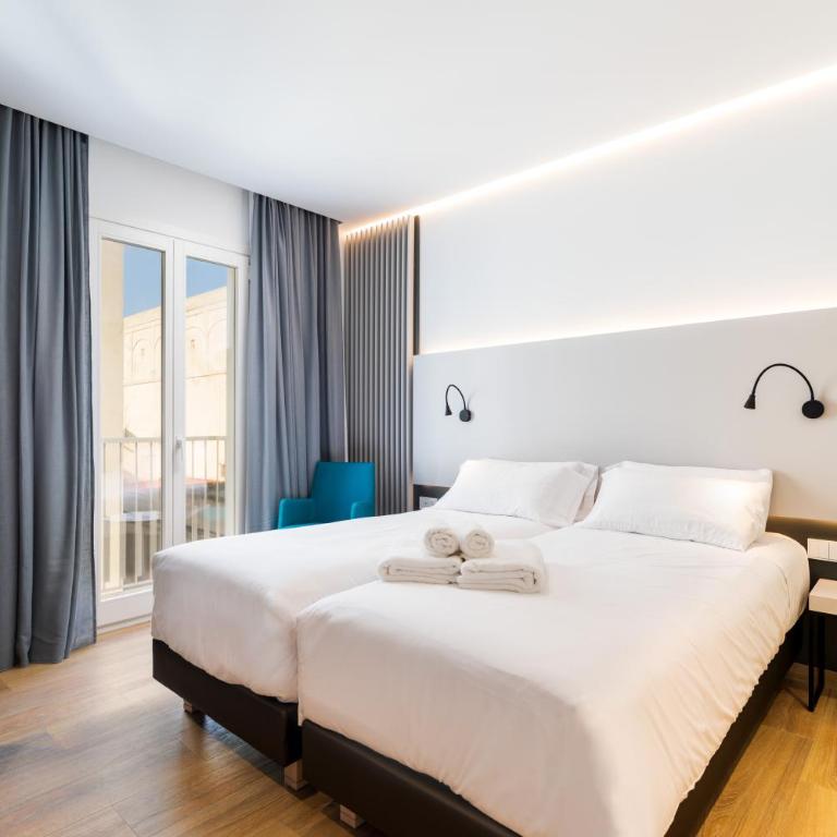 Dormos Hotel - Habitación Doble Deluxe con balcón - 1 o 2 camas - 1