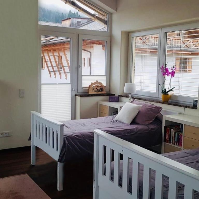 Alpine Escape Holiday Home with Mountain View - Ferienhaus - 18
