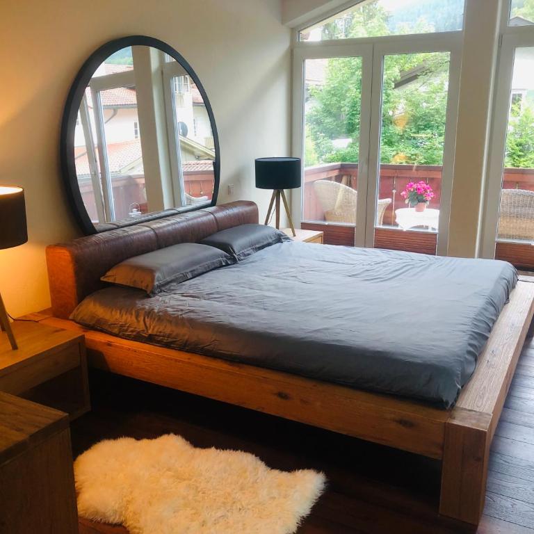 Alpine Escape Holiday Home with Mountain View - Ferienhaus - 10
