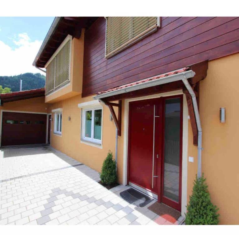 Alpine Escape Holiday Home with Mountain View - Ferienhaus - 33