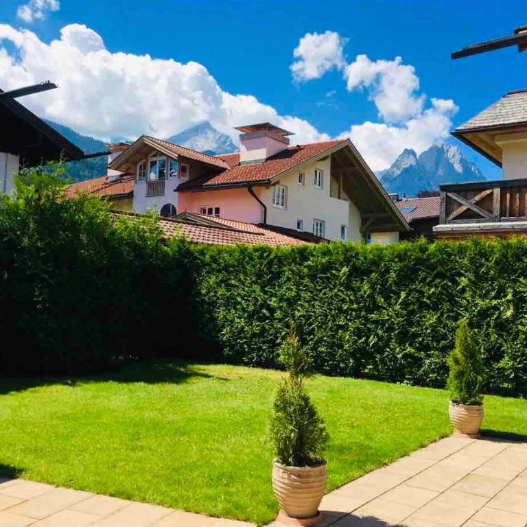 Alpine Escape Holiday Home with Mountain View - Ferienhaus - 5