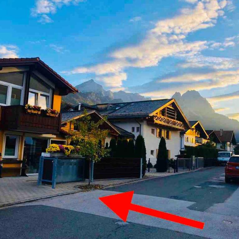 Alpine Escape Holiday Home with Mountain View - Ferienhaus - 35