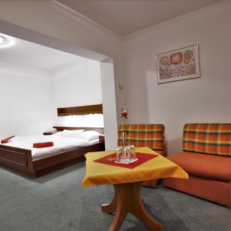 Hotel Vanda - Comfort Vierbettzimmer - 5
