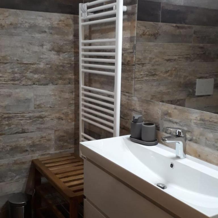 B&B Cuore Trentino - Habitación con cama extragrande y vistas al lago - 6