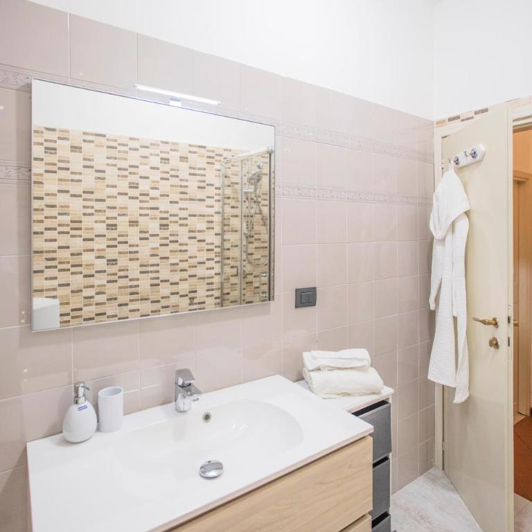 Bed&Breakfast Relax In The Lake - Camera Matrimoniale/Doppia con Letti Singoli con Bagno Privato - 17