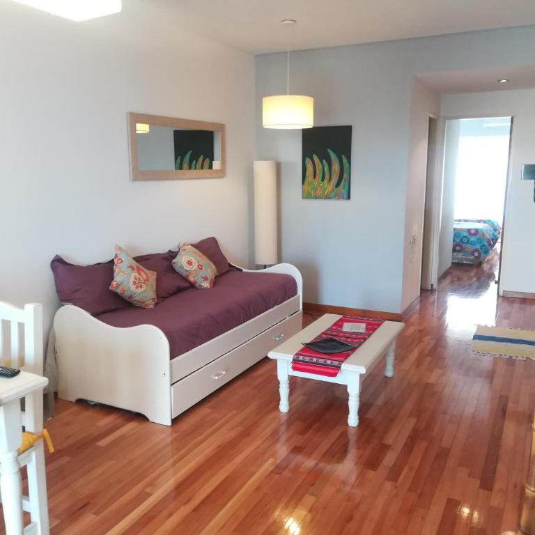 Semipiso en Las Lomitas - Apartamento con balcón - 4