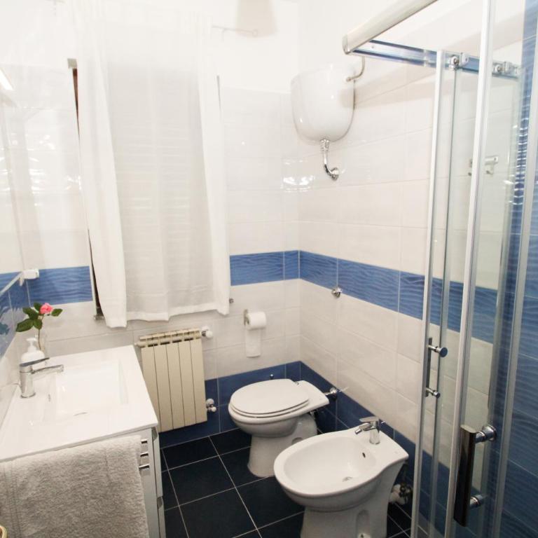 AceroRosso B&B - Camera Matrimoniale/Doppia con Letti Singoli con Bagno Privato - 9