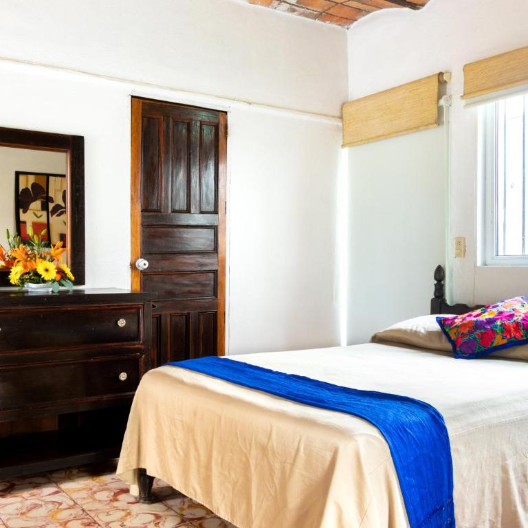 Hotel Posada De Roger - Near Los Muertos Beach - Habitación Familiar con balcón - 3