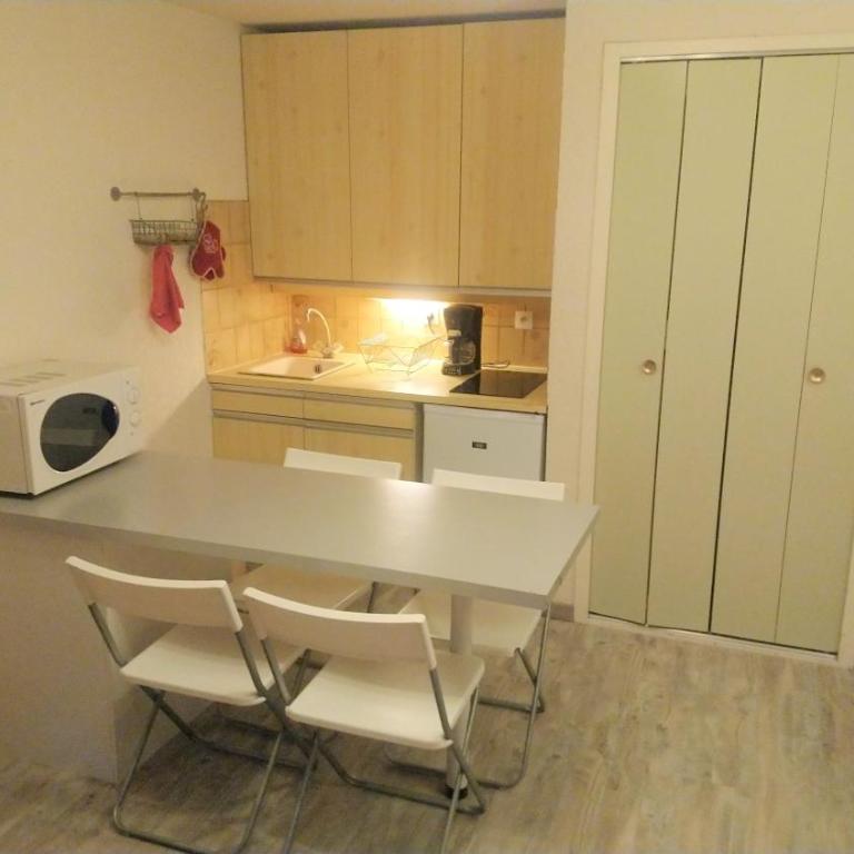 Agréable studio cabine à ST LARY SOULAN - 5 couchages - Appartement avec Balcon - 10